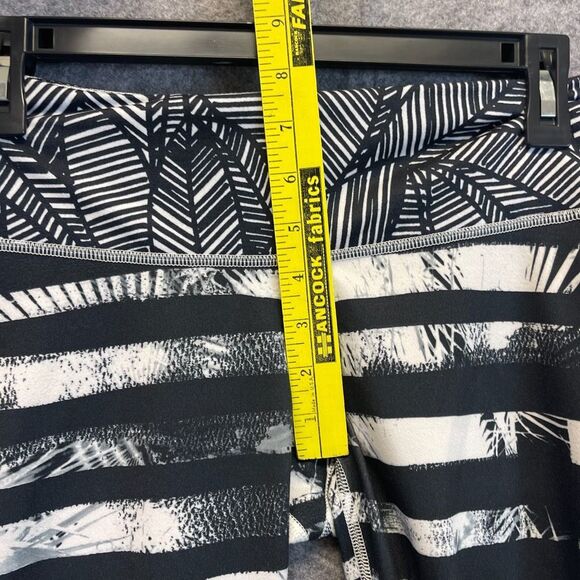 LULULEMON Leggings Size 6 Black White Striped Wunder Under Crop II Shady Palms - Picture 7 of 13